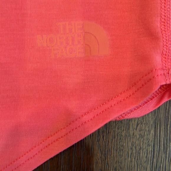 North Face Women's Short Sleeve Scoop neck tunic, coral, soft, size L - Picture 2 of 9